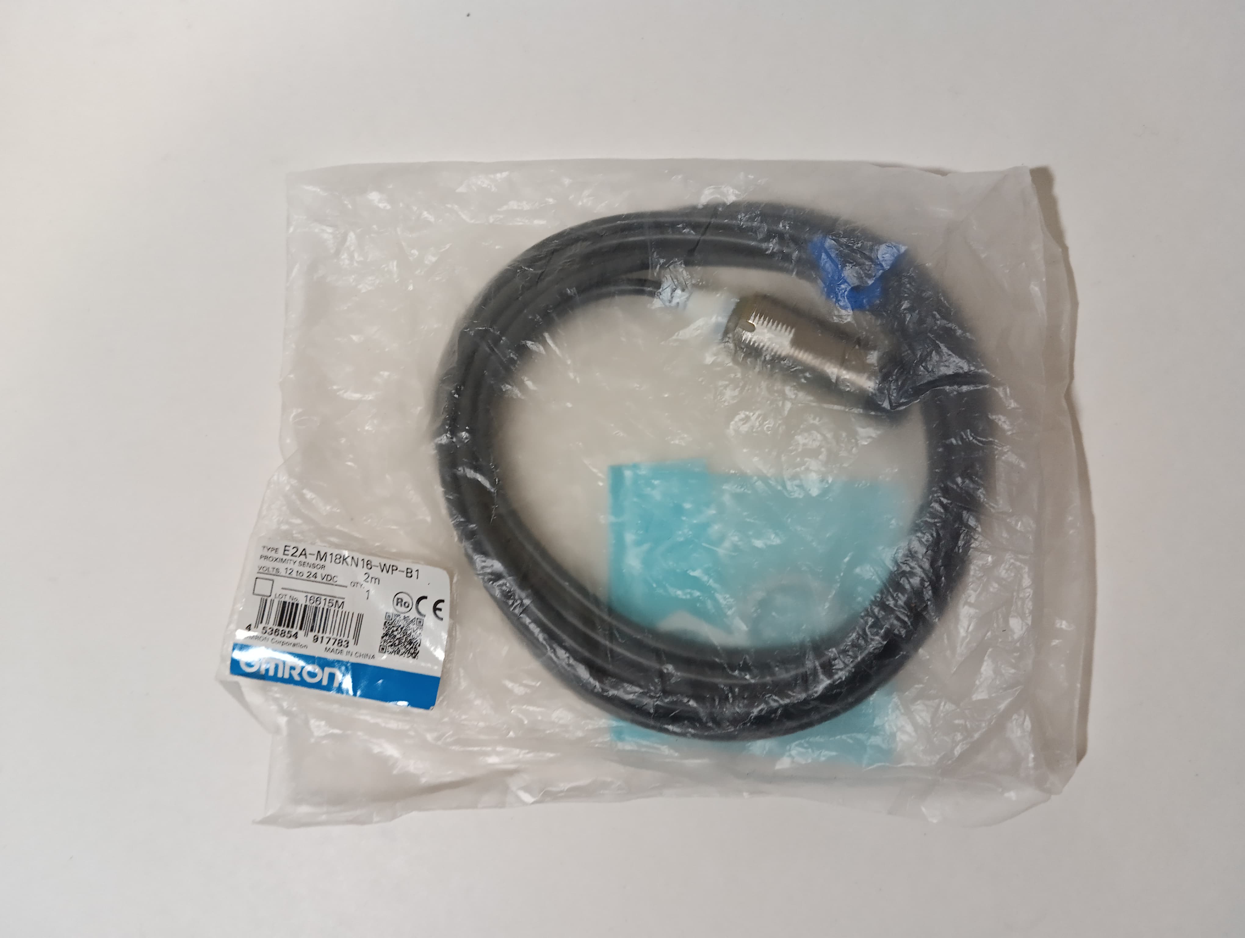 Omron E2A-M18KN16-WP-B1